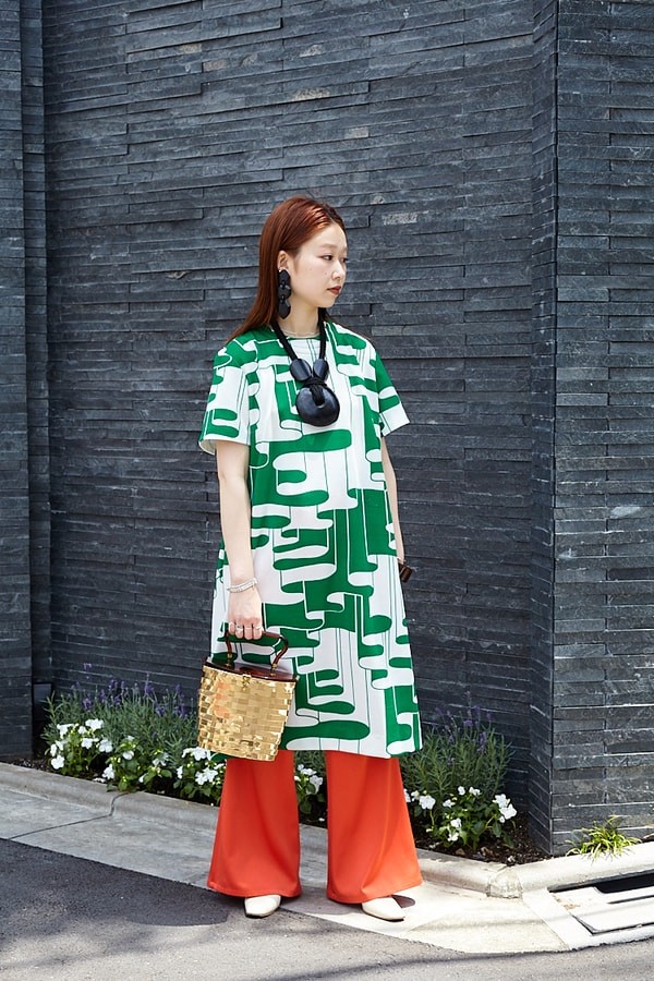 ビタミンカラーが気分。70’sのムード満載のレトロスタイル｜365日おしゃれスナップ - Slide:1