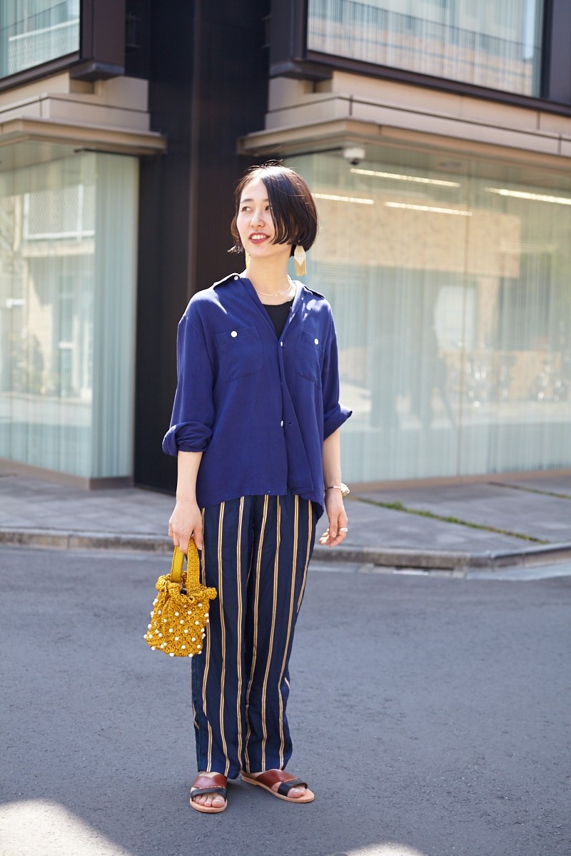 ブルー×イエローが涼しげ。街着OKなパジャマパンツの着こなし｜365日おしゃれスナップ - Slide:1