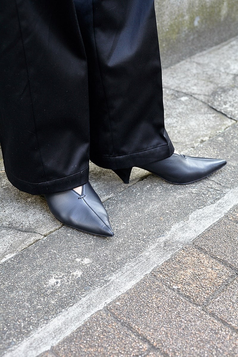 メンズニットを女性らしく。小物使いはハイブランドを選択｜365日おしゃれスナップ - Slide:2