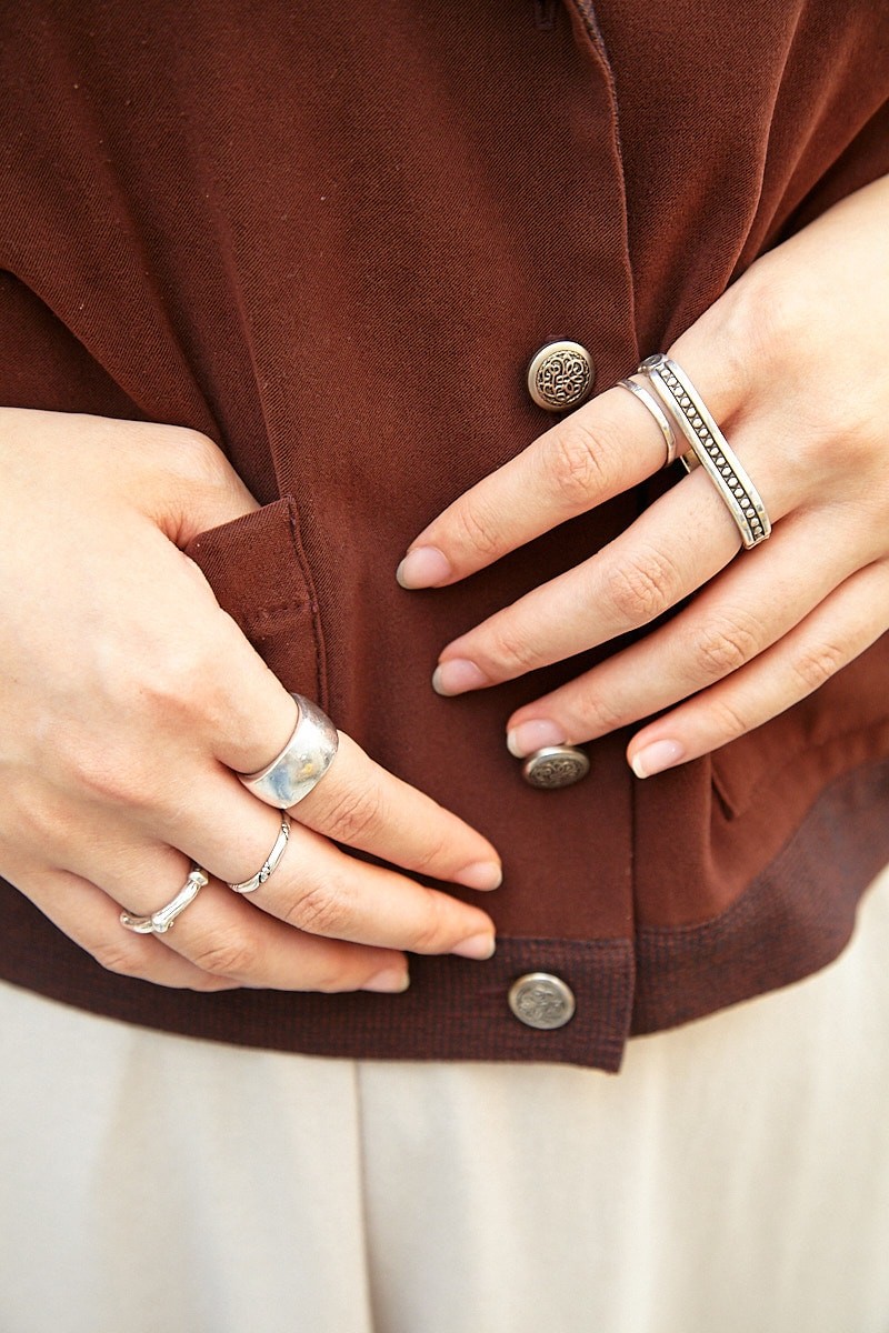 長身を生かすロング丈のワンピ。ベストを合わせてマニッシュに｜365日おしゃれスナップ - Slide:3