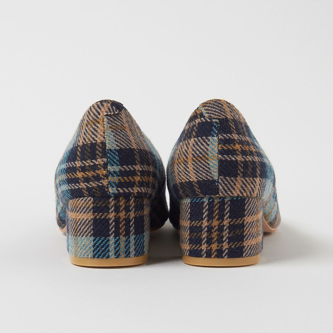 barneys newyorkの秋パンプス - Slide:3