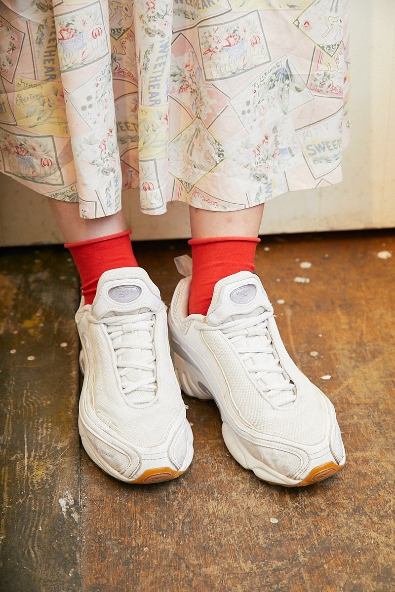 スウェットは変化球のピンク色を。スカートまで同系色でまとめて｜365日おしゃれスナップ - Slide:4