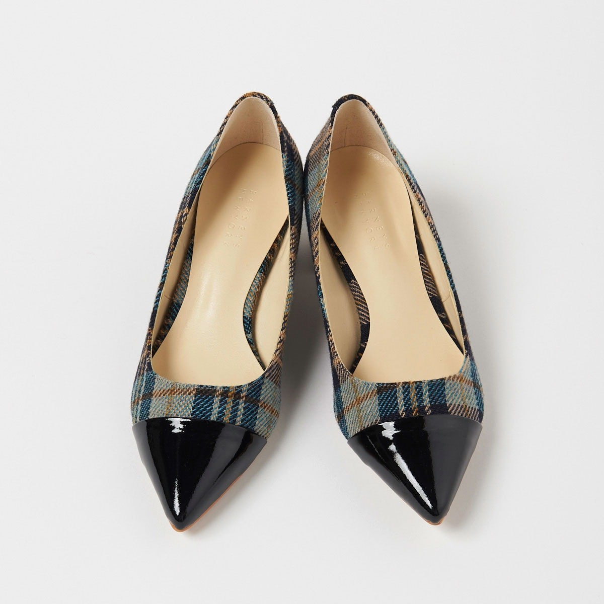 barneys newyorkの秋パンプス - Slide:1