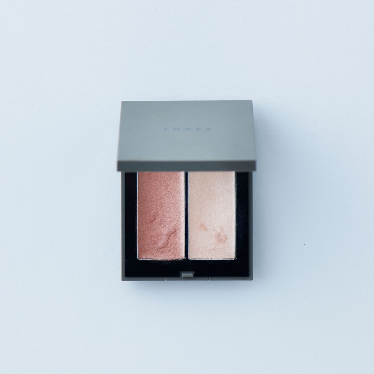 ヘルシー美人のバッグ&ポーチの中身 vol.5 シンシア・ガーデンPR 藤巻沙織さん - Slide:3