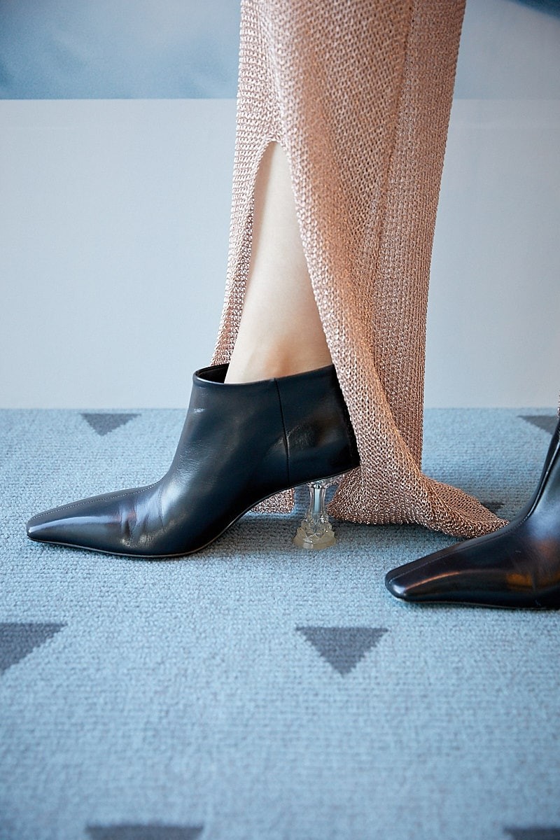 素材使いが秀逸。シャツのコットン×ラメのパンツの合わせに技あり｜365日おしゃれ - Slide:3