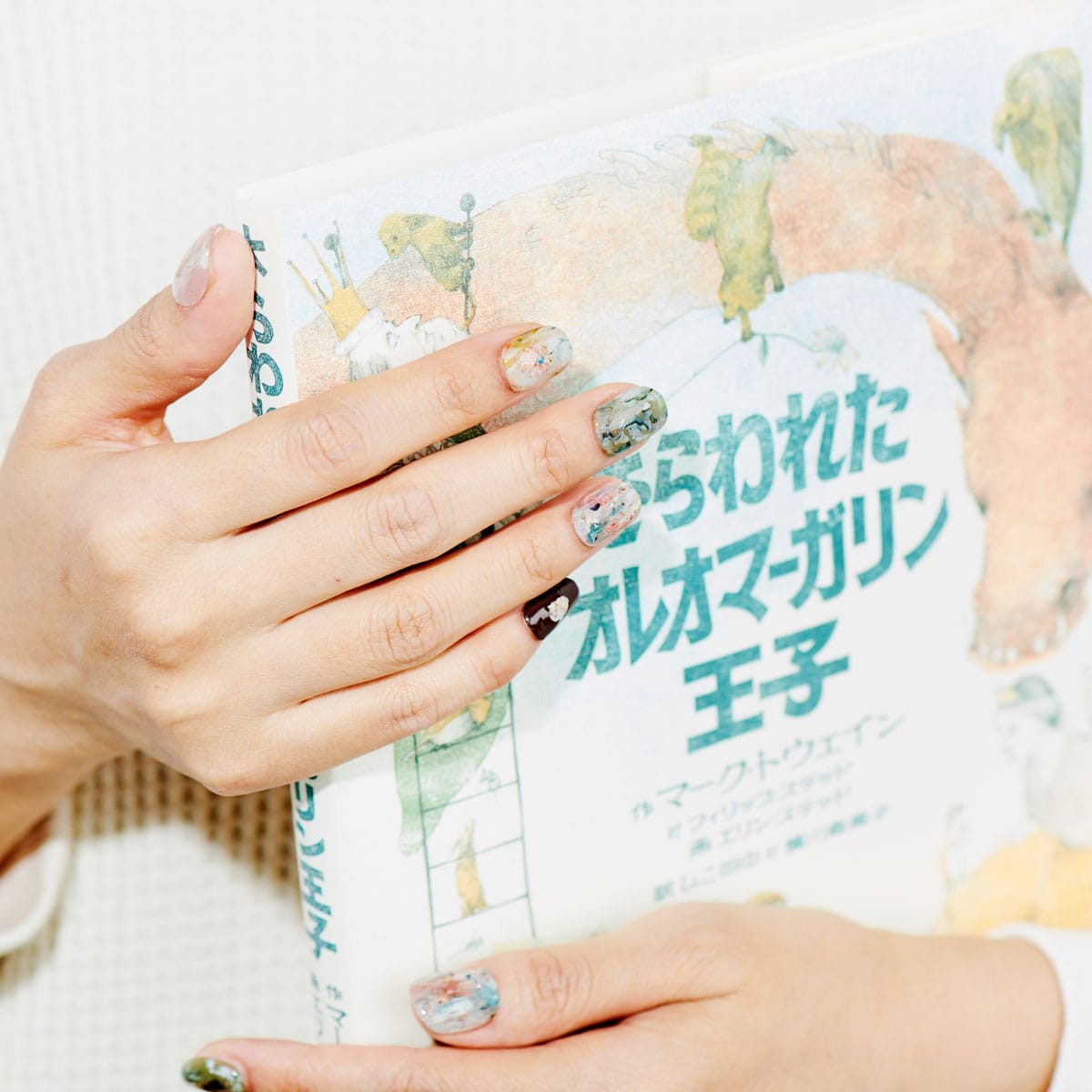 本からアイディアを拾う冬ネイル【絵本&児童書編】 - Slide:1