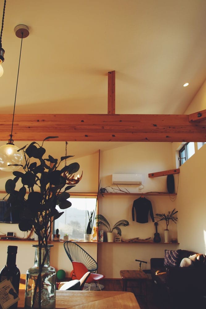 私と部屋　マイホーム　天井 - Slide:1