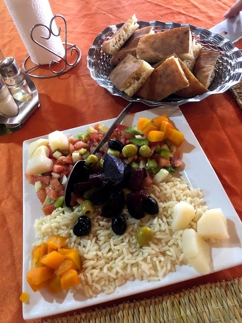 ロードサイドの食堂での食事 - Slide:7