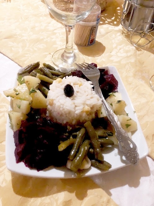 お米とスパイスで各種味付けされたサラダ - Slide:1