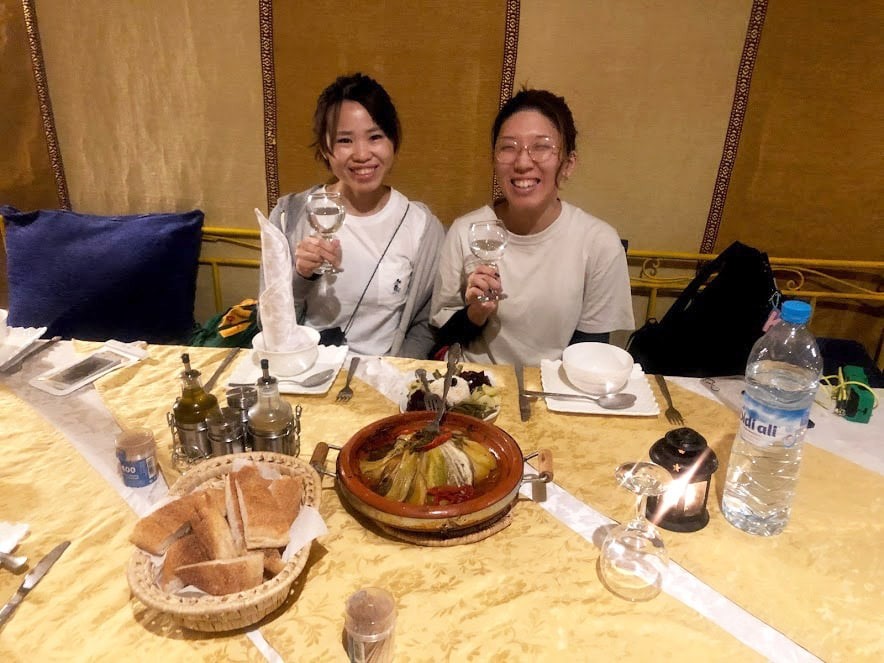 テーブルセットの様子 - Slide:4