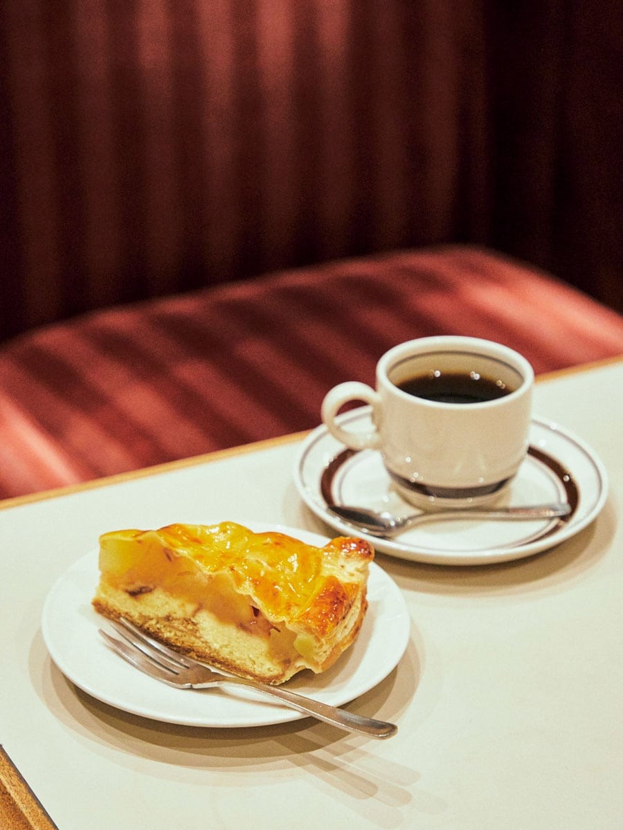 名曲・珈琲-新宿らんぶる - Slide:1