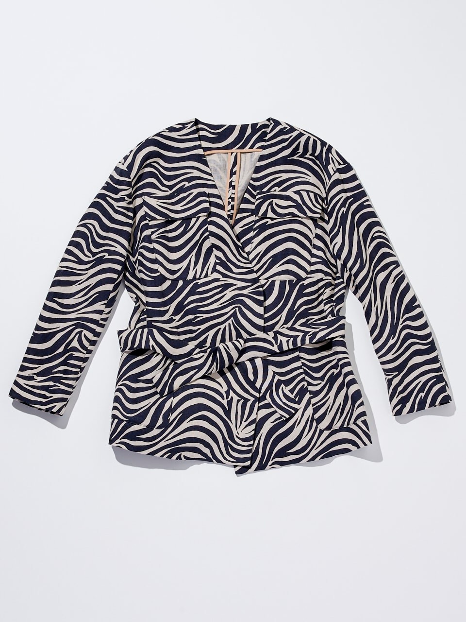 ゼブラ 流行のアイテムのおしゃれなバランス - Slide:1