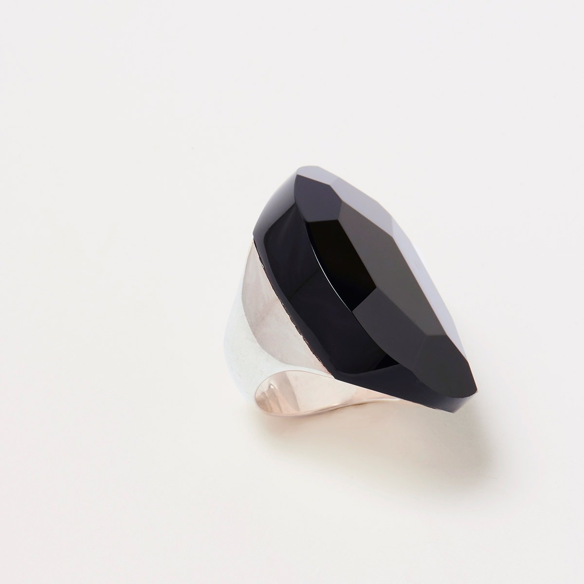 ウッターズ・アンド・ヘンドリックスのオニキスのジュエリー - Slide:2