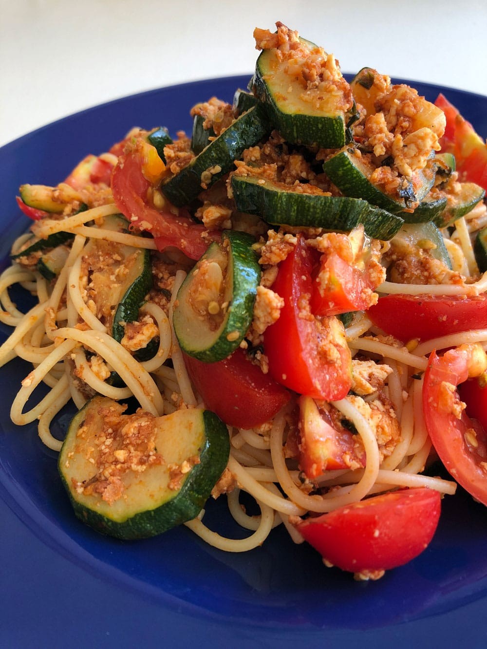 ズッキーニと豆腐のトマトパスタ