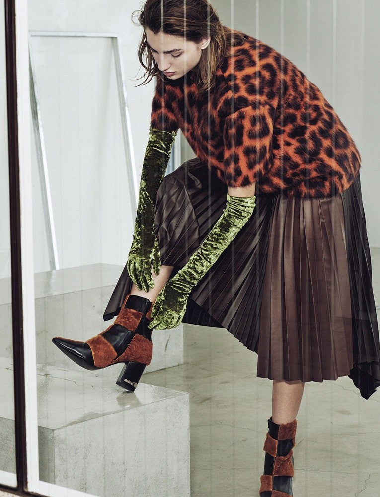 かっこいい三種の神器　レザープリーツスカート