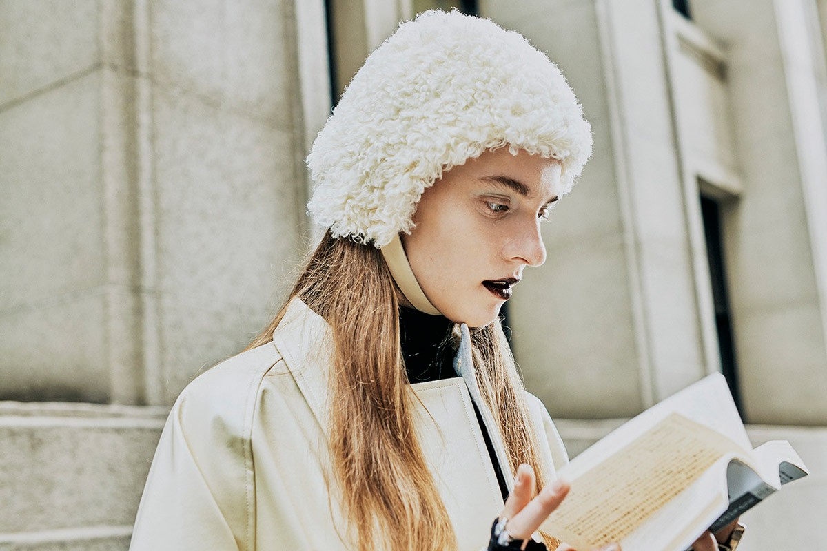 本とコート、未来のカノン - Slide:4