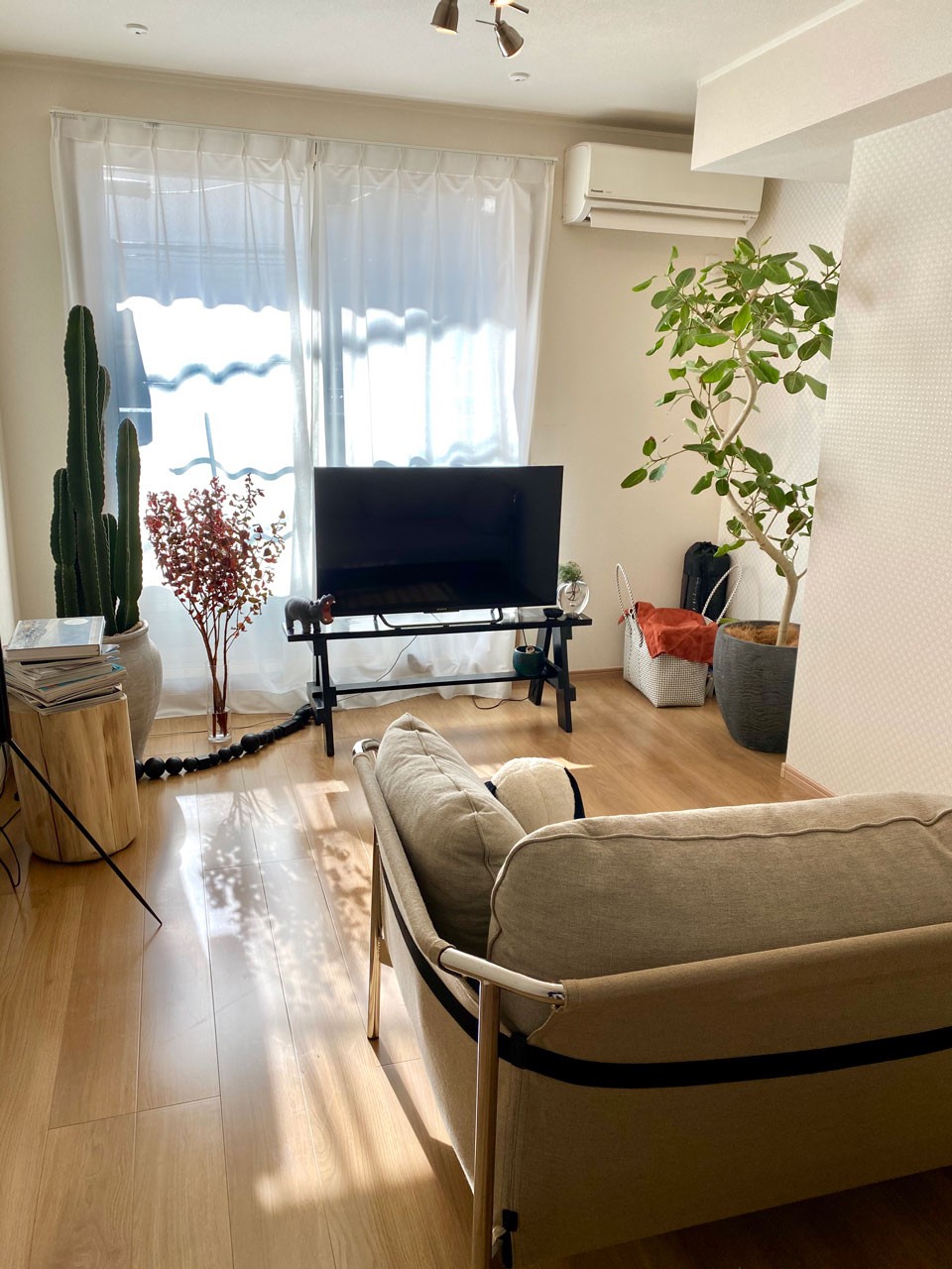 私と部屋 - Slide:1