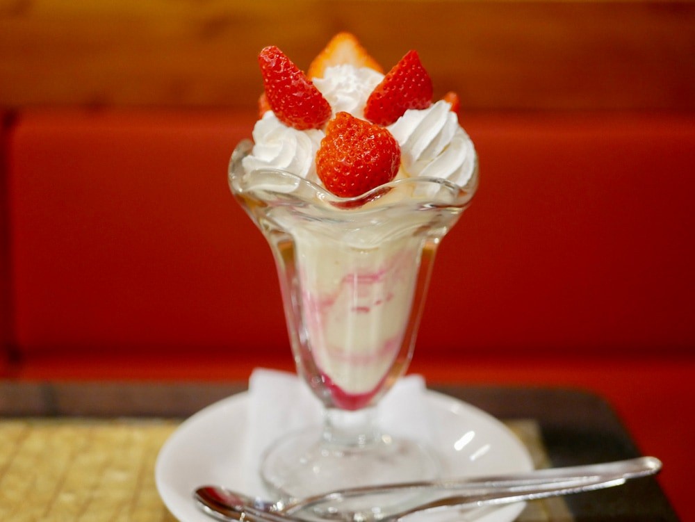 パフェ　有楽町「喫茶ローヤル」 - Slide:1