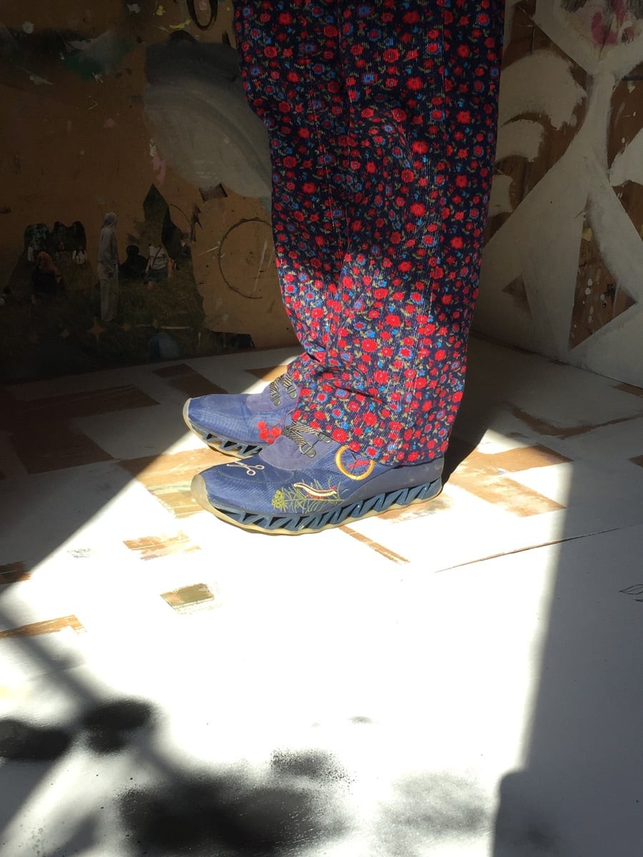 安野谷 昌穂さん｜Camper Lab × Bernhard Willhelm ｜スニーカー - Slide:2