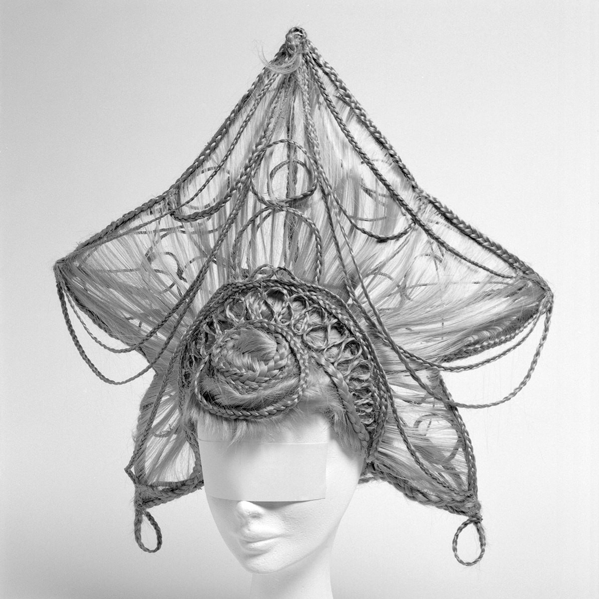 世界を舞台に活躍したヘア&amp;メイクアップアーティストの加茂克也が綴る作品集「KAMO HEAD」 - Slide:3