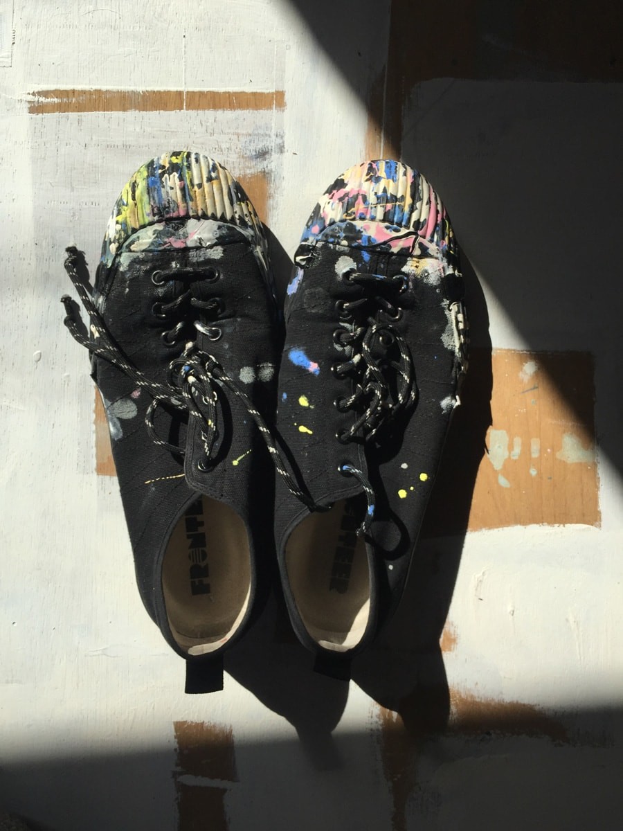 安野谷 昌穂さん｜Fronteer｜スニーカー - Slide:1