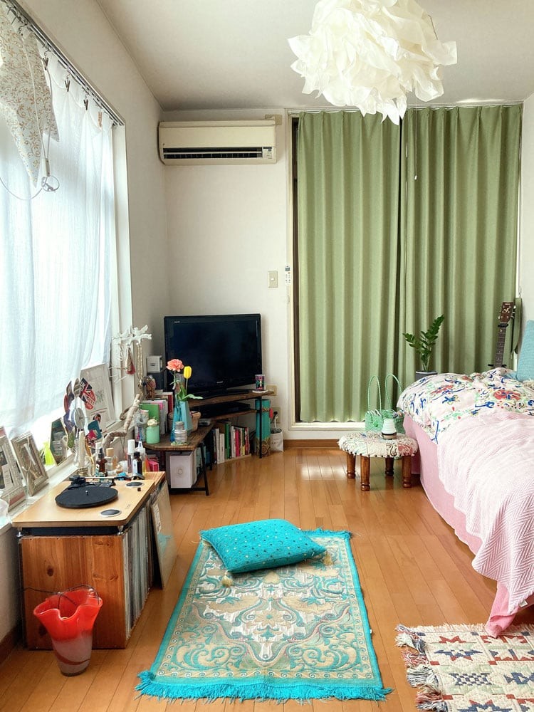 私と部屋 - Slide:1