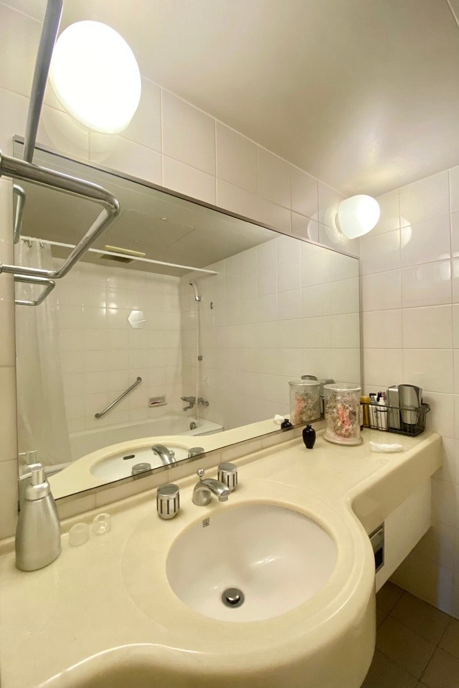 私と部屋 vol.77 降り注ぐ太陽。共存するヴィンテージの重厚感と巨匠の家具たち ー 渡辺由貴さん - Slide:10