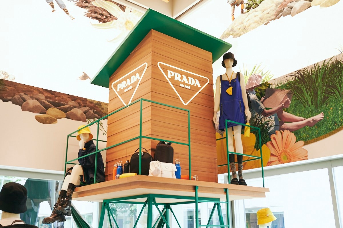 プラダ　代官山　蔦屋　ポップアップ - Slide:1