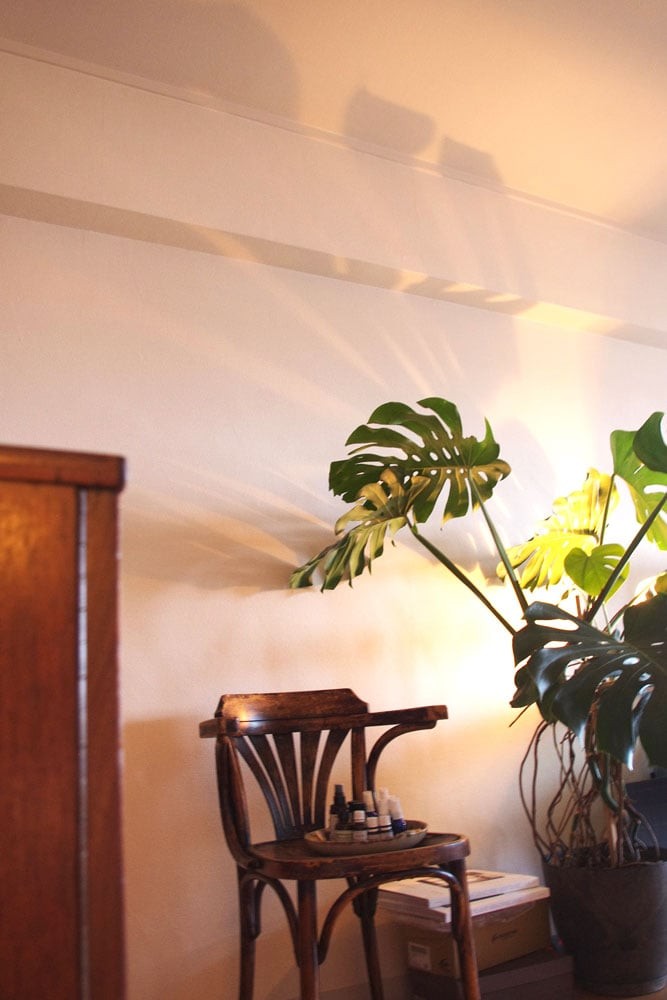 私と部屋 vol.77 降り注ぐ太陽。共存するヴィンテージの重厚感と巨匠の家具たち ー 渡辺由貴さん - Slide:7