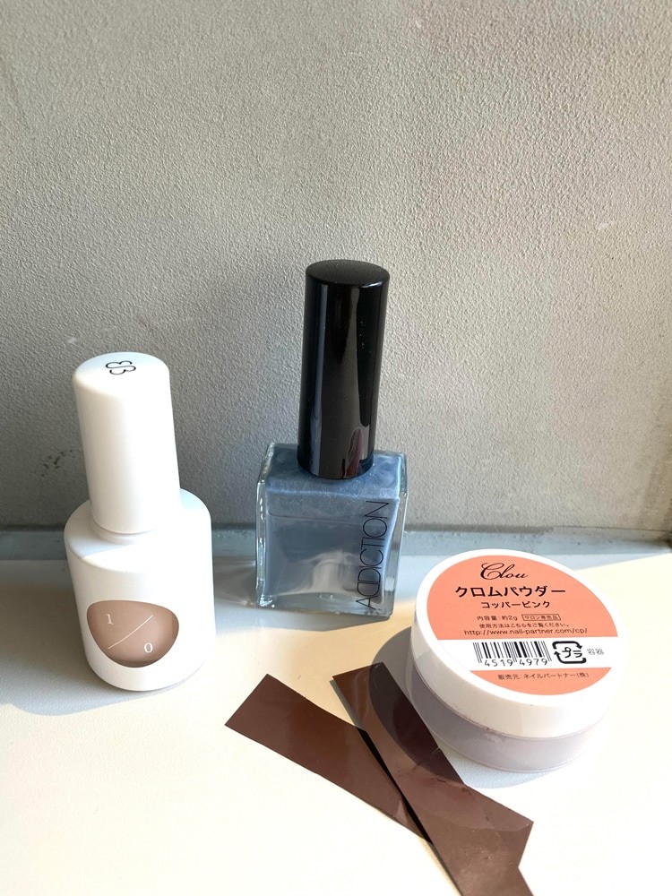 とっておきのセルフネイル｜宇都木まりさん｜箔とミラーで上品な煌めき - Slide:2