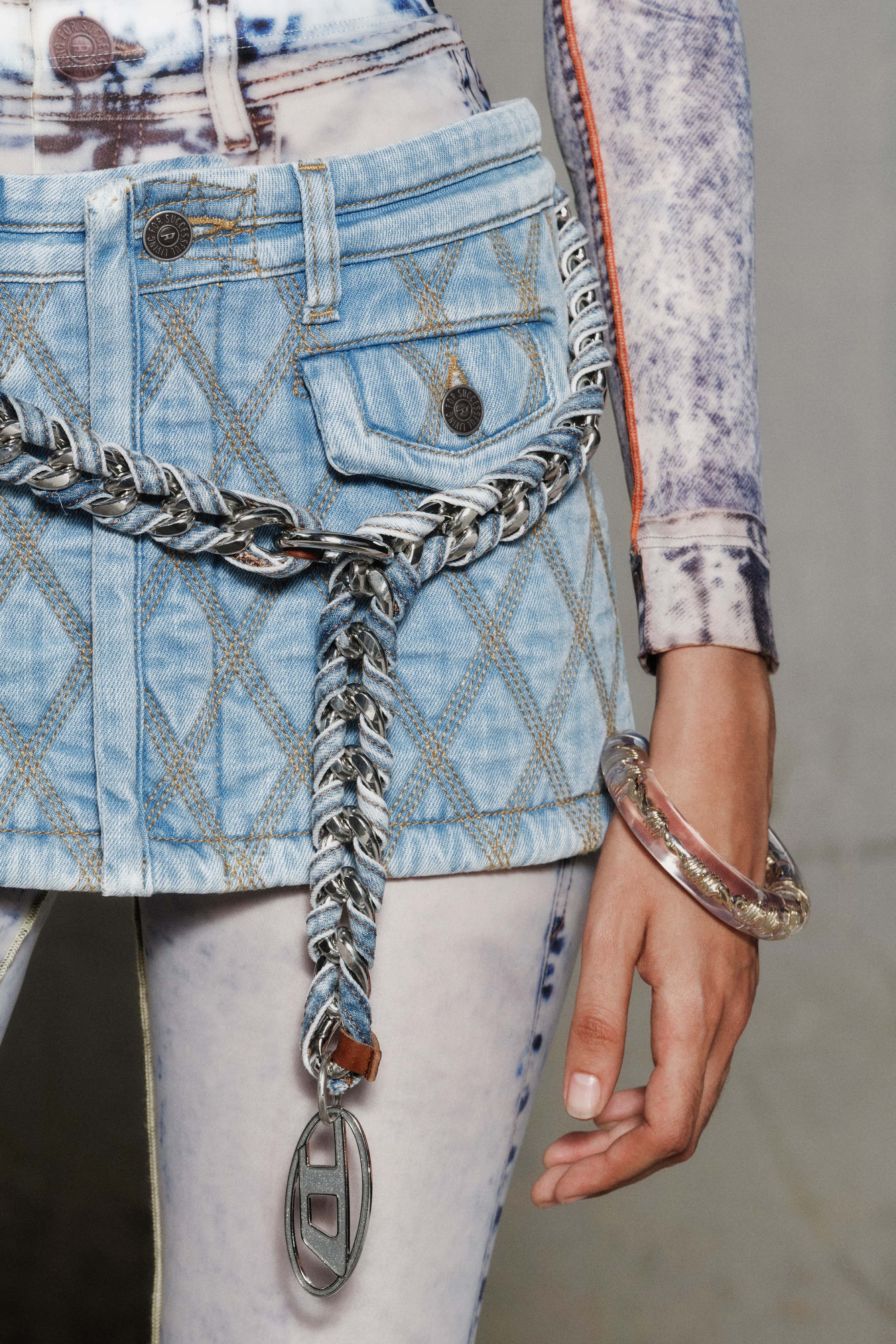 〈ディーゼル〉新クリエイティブ・ディレクター、グレン・マーティンスがデビューにかけた思いとは？ - Slide:4