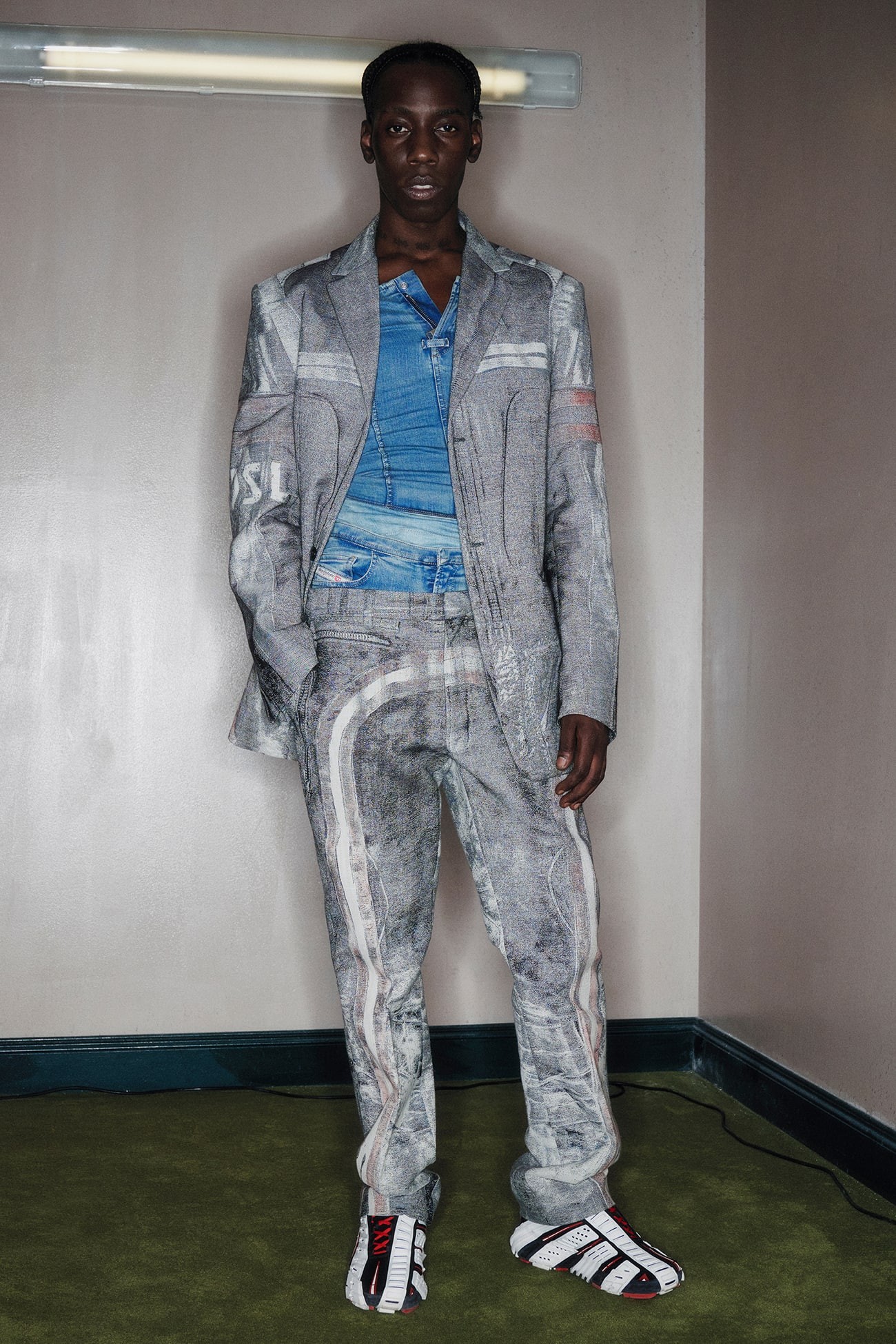 〈ディーゼル〉新クリエイティブ・ディレクター、グレン・マーティンスがデビューにかけた思いとは？ - Slide:3