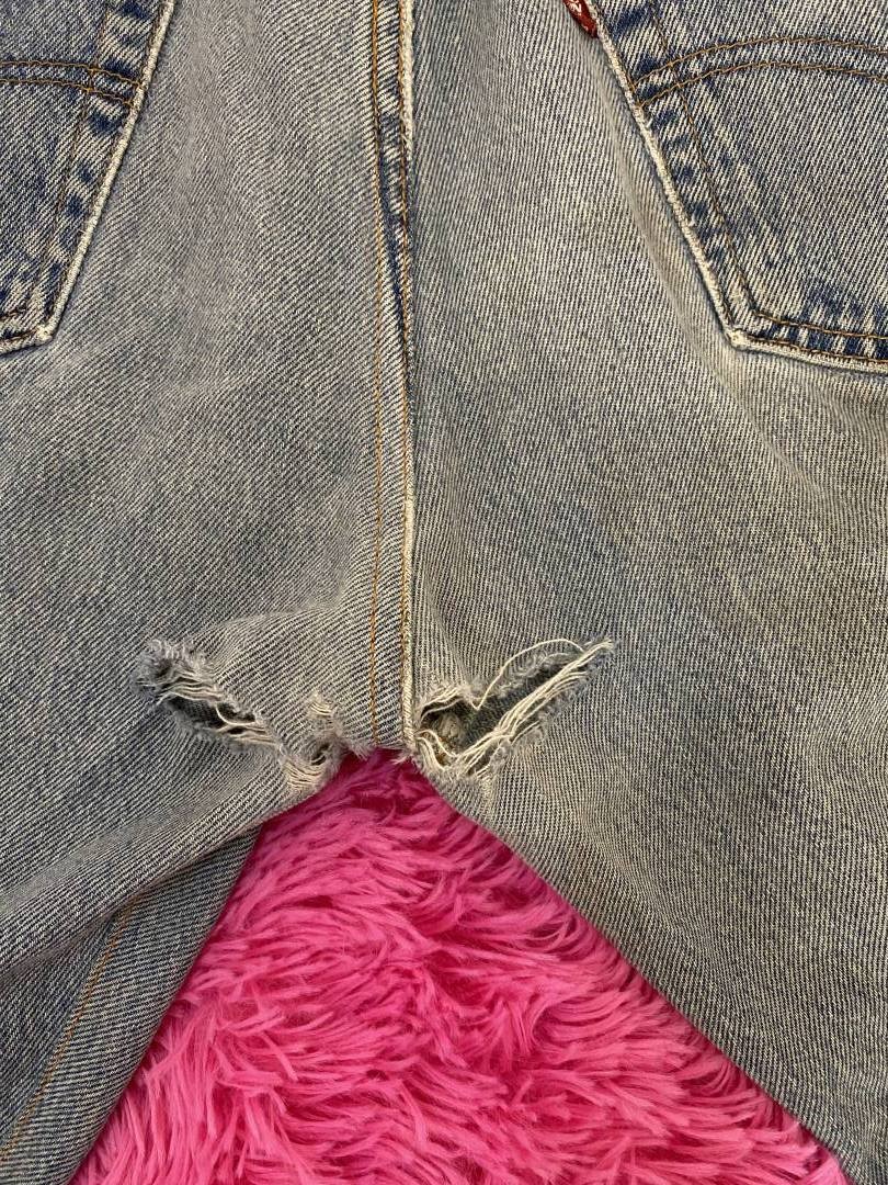 もう穿けない!と思っていた最愛デニム。リーバイス®でプロのジーンズリペアを体験 – スタイリスト谷崎彩の超私的ファッション愛 #19 - Slide:1