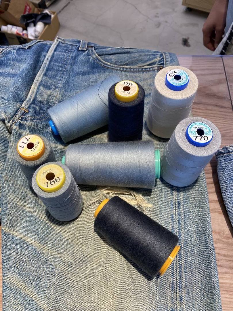 もう穿けない!と思っていた最愛デニム。リーバイス®でプロのジーンズリペアを体験 – スタイリスト谷崎彩の超私的ファッション愛 #19 - Slide:5