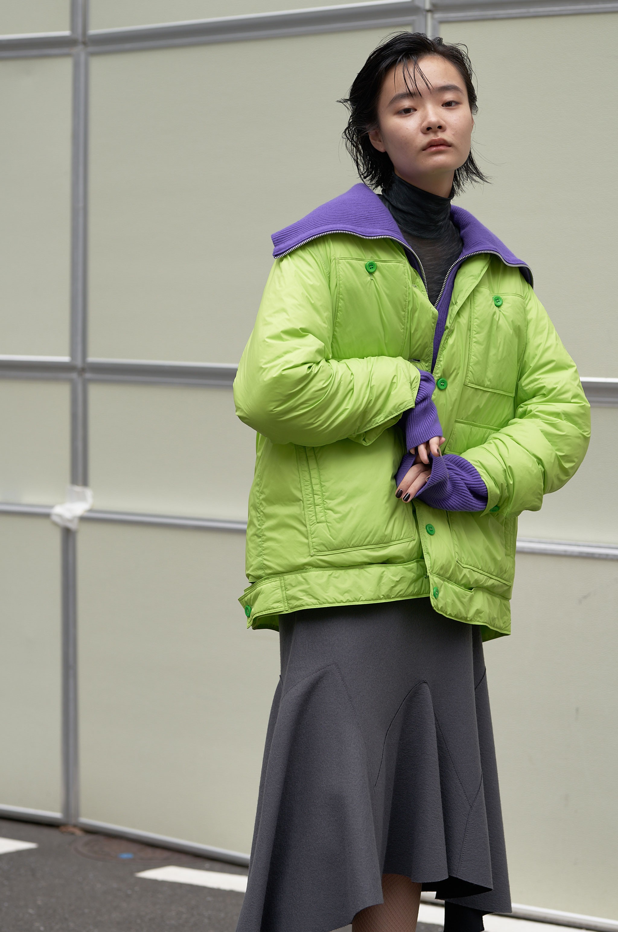 〈JNBY〉色と形で魅せるアーバンレトロな秋服