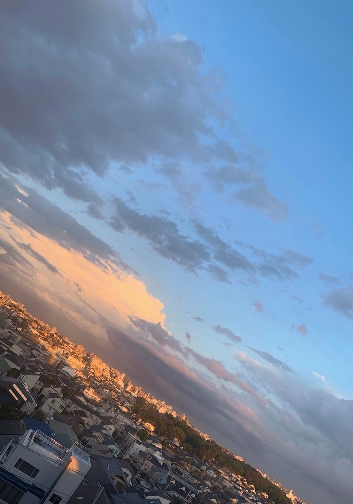 私と部屋 vol.85 余白を残したフルリノベーション。一面窓からの開放的な景色に惹かれて ー 塚崎恵理子さん - Slide:2