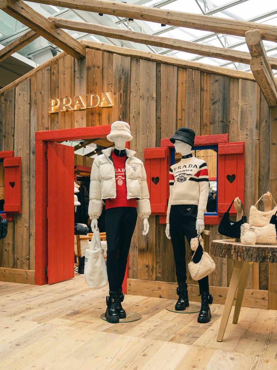 プラダ　ポップアップ　アウトドア　六本木ヒルズ