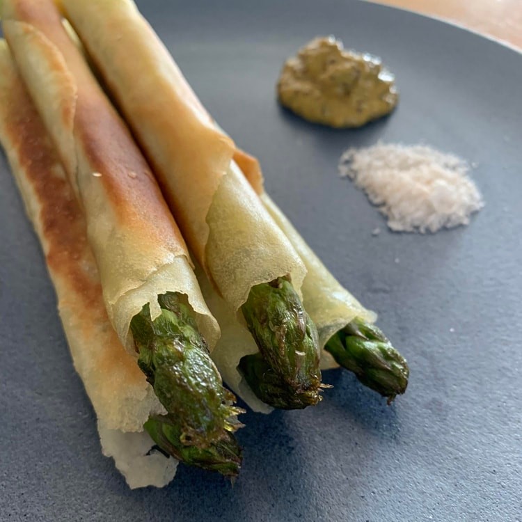 となりの5分メシ vol.69 グリーンアスパラガスとパルミジャーノの春巻き - Slide:4