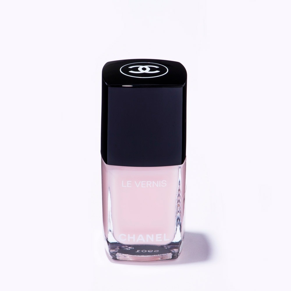 〈シャネル〉のネイルエナメル - Slide:1