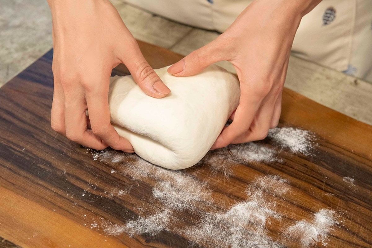 パン生地を練る - Slide:3