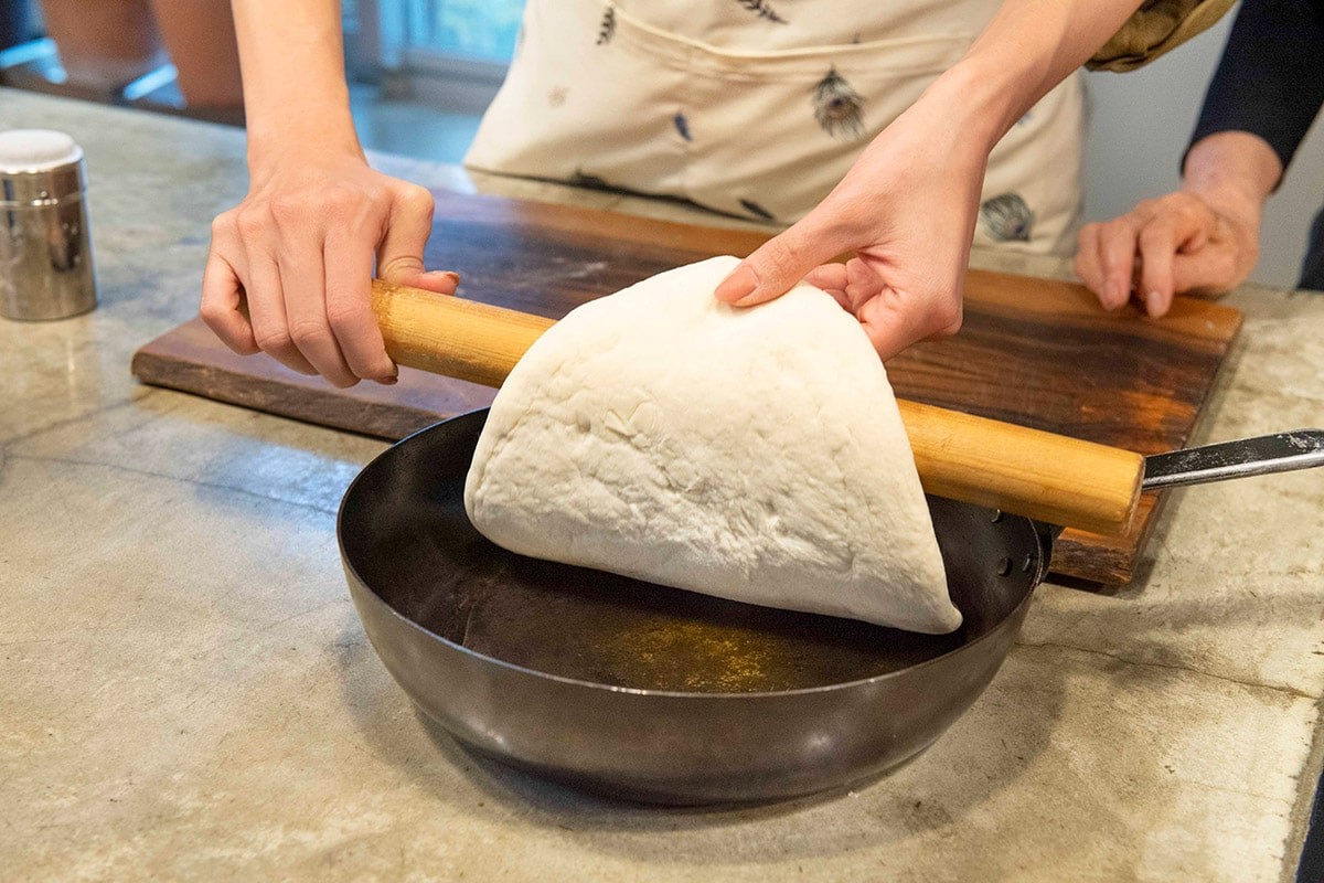パン生地を伸ばす - Slide:4