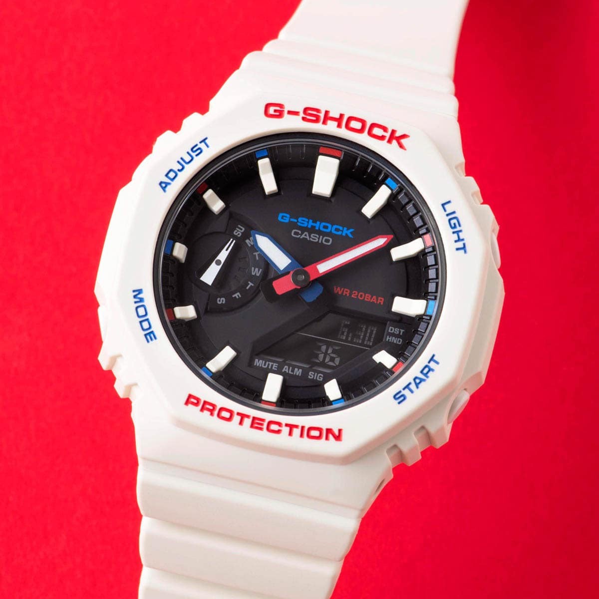 機能性も可愛さも欲しい大人にぴったり。〈G-SHOCK〉の人気モデルがスリム＆コンパクトに - Slide:3