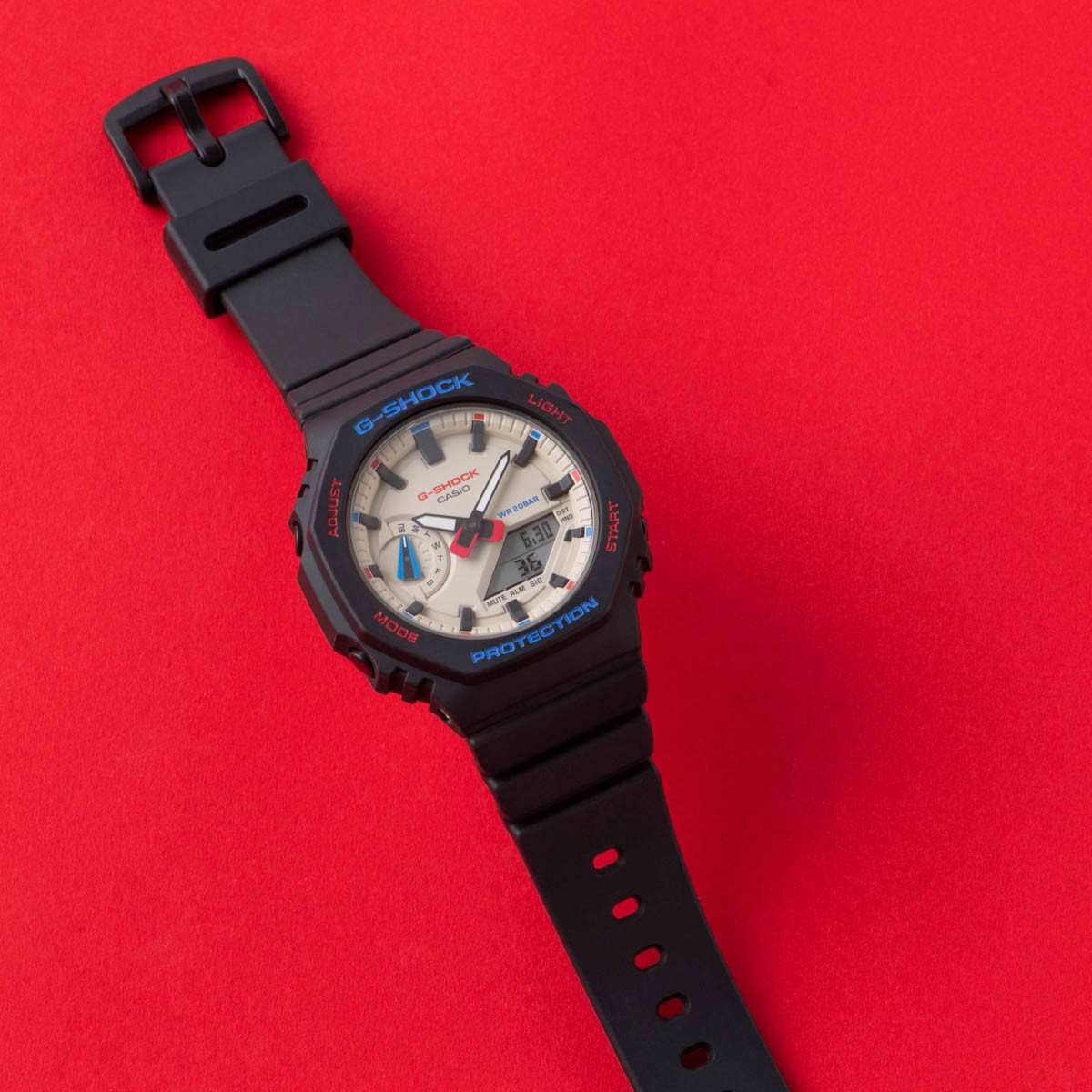 機能性も可愛さも欲しい大人にぴったり。〈G-SHOCK〉の人気モデルがスリム＆コンパクトに - Slide:2