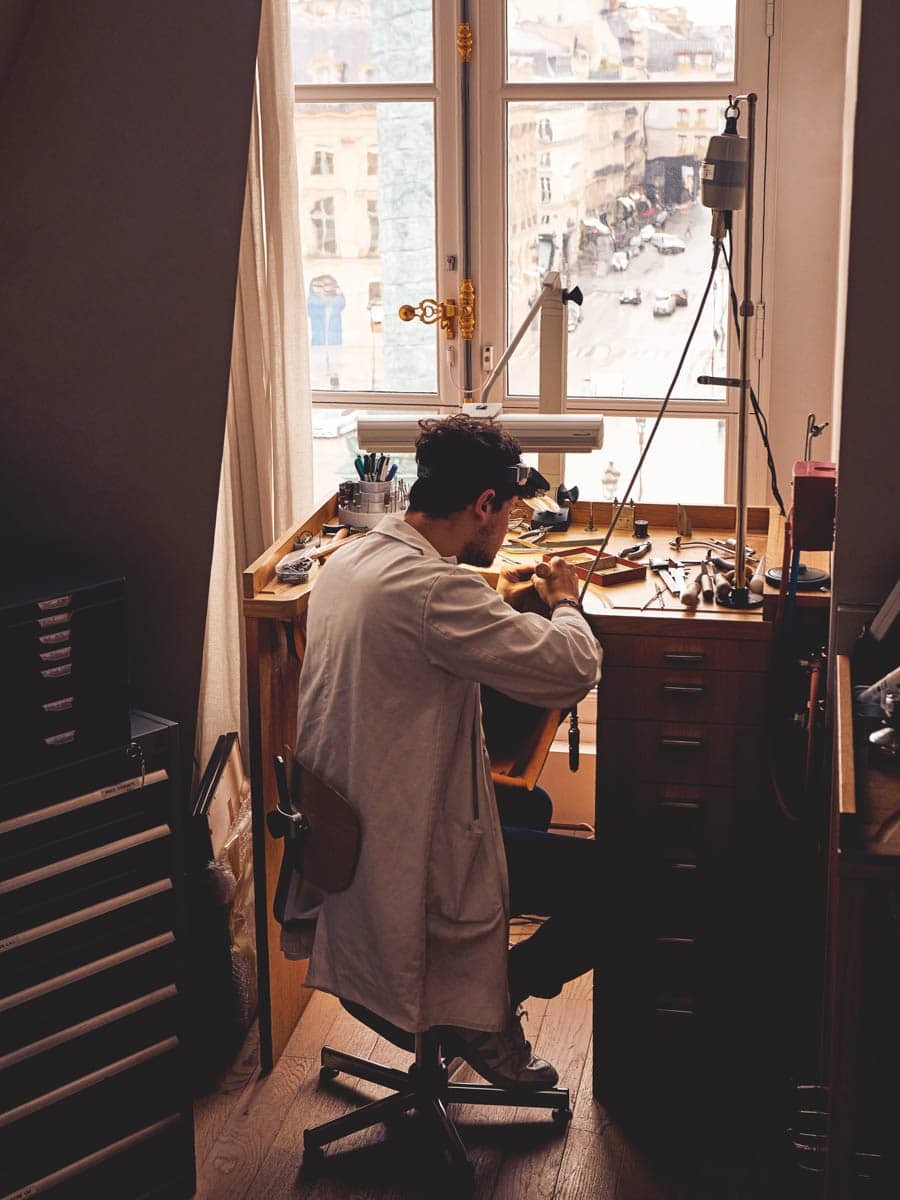 〈ルイ・ヴィトン〉のアトリエや職人に焦点を当てた書籍が発売