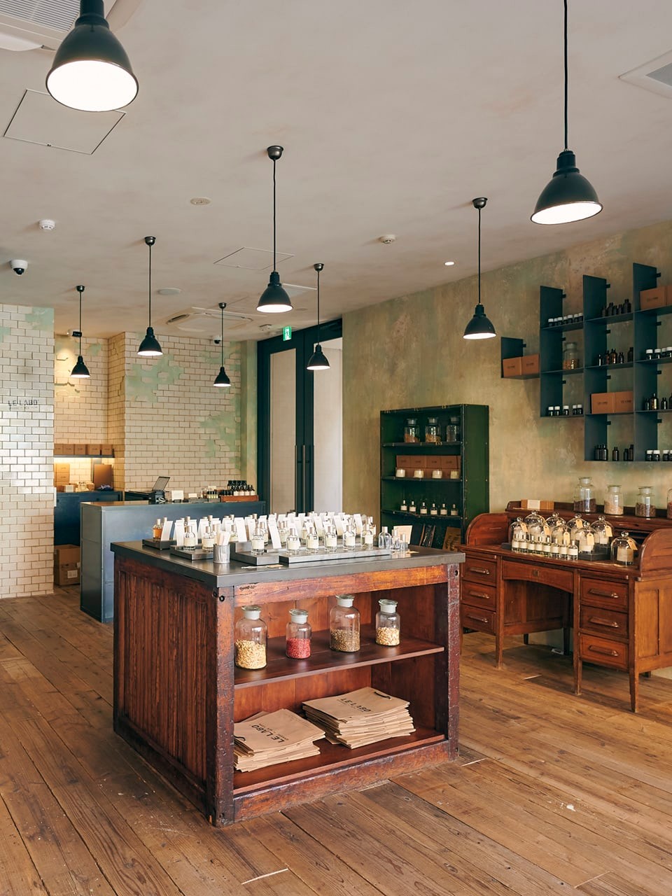 青山に新しい憩いの場が誕生！〈ル ラボ〉のフレグランスに包まれて夢のようなひと時を