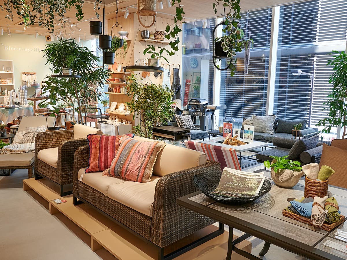 upstairs outdoor living - Slide:2