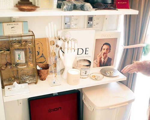 GINZA CHARMING BUSTERS 実家に住むひと 黄 理子 - Slide:3