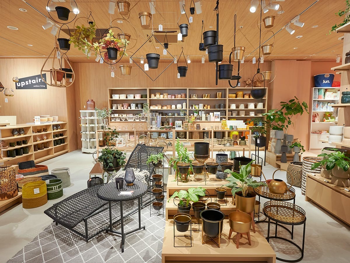 upstairs outdoor living - Slide:3