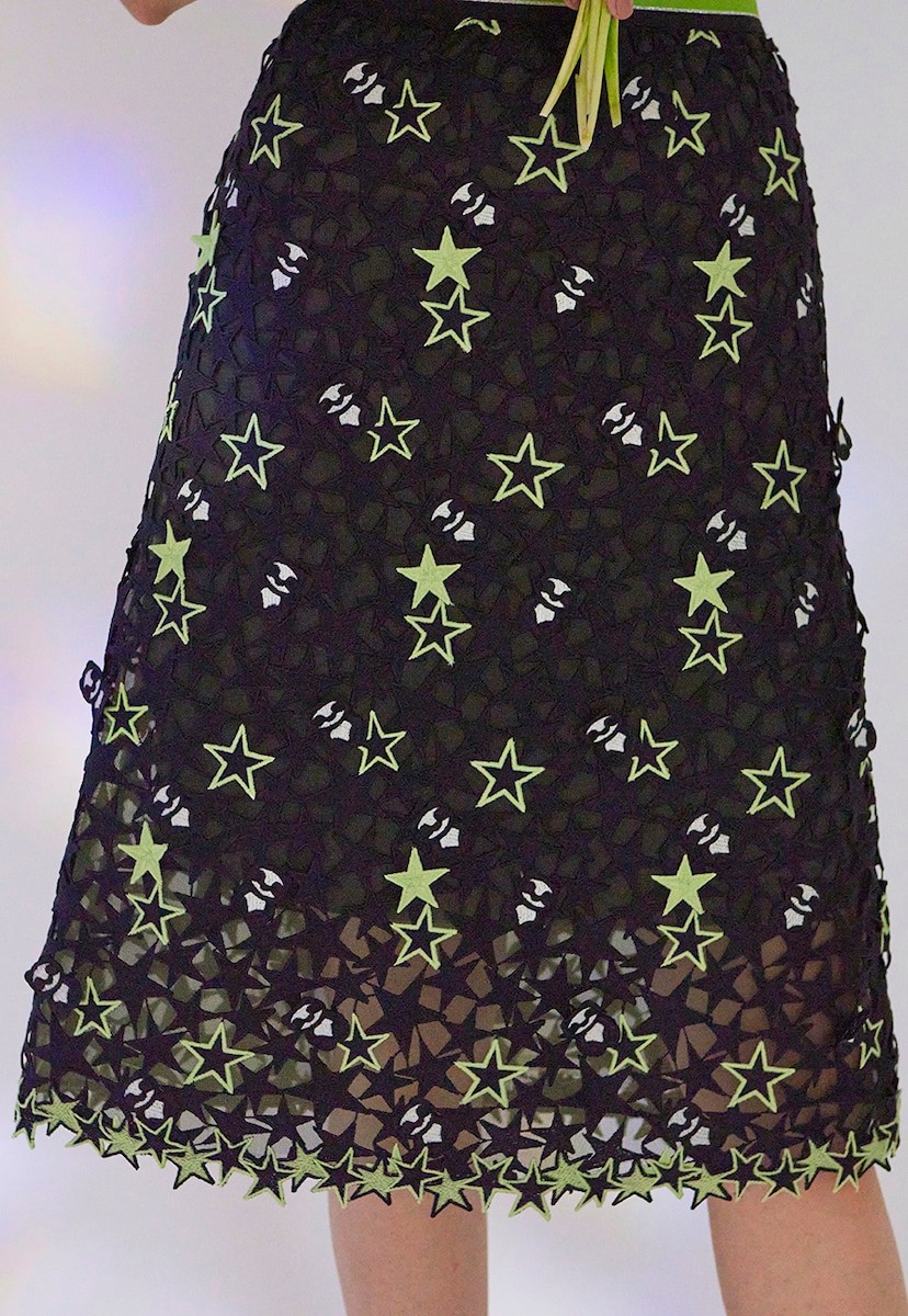 はじまりの季節。〈ヴィヴィアン タム〉で熊井友理奈が新しい自分と出会う - Slide:3