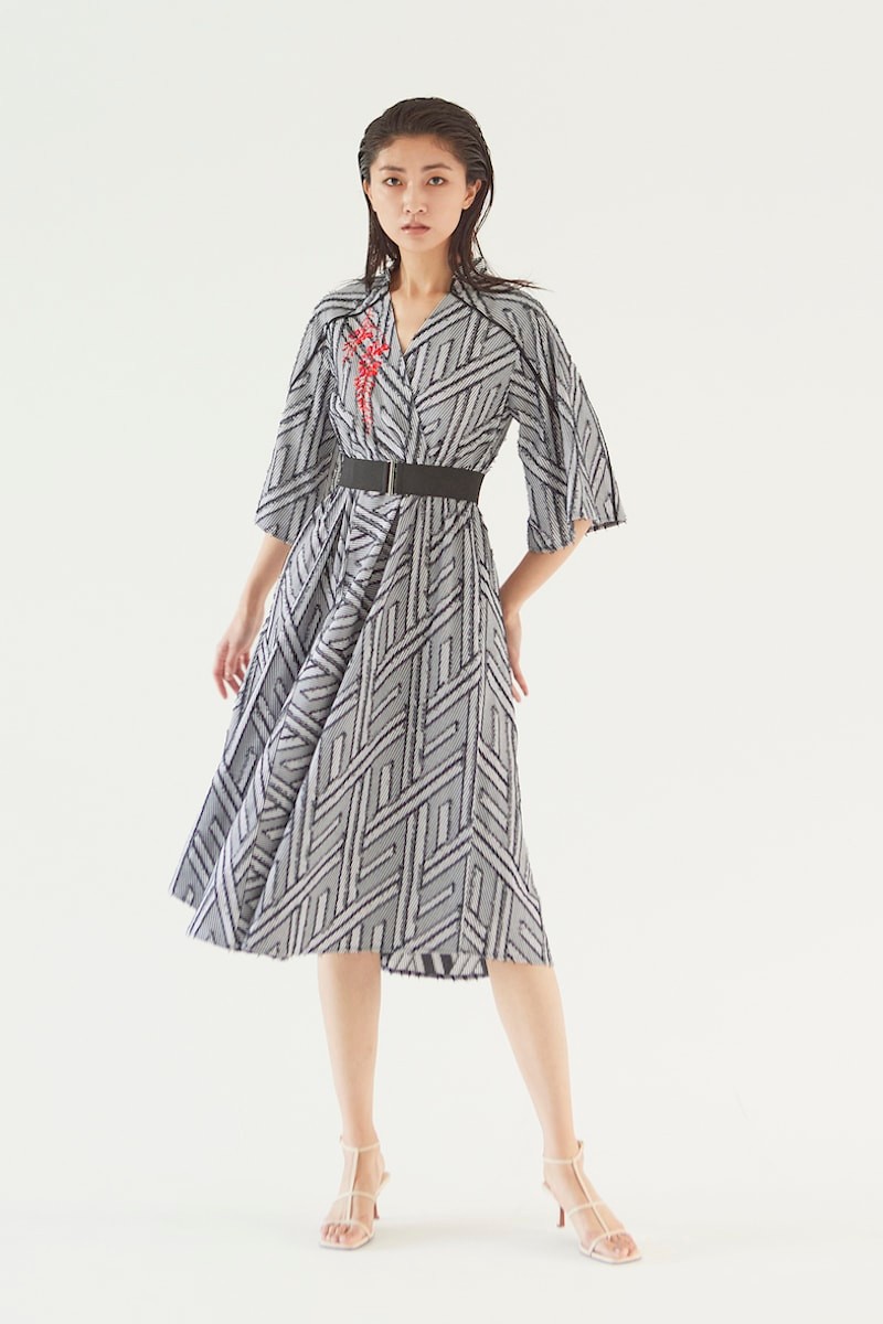 ヴィヴィアンタム 2022春コレクション 熊井友梨奈 - Slide:1